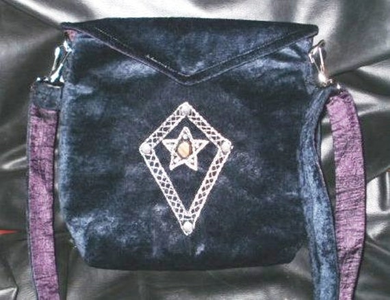 Kleine Gothiktasche Aus Dunkelblauem Viskosesamt von PatchworkPoll