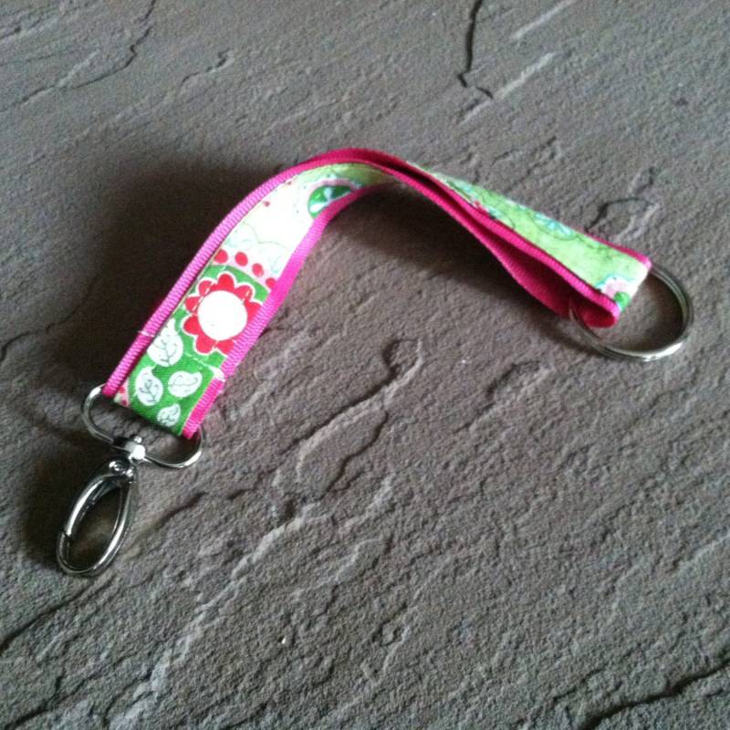 stoff-Schlüsselanhänger - Rosa Und Grün Paisley Mit Schwenkbaren Verschluss von PathfinderGifts