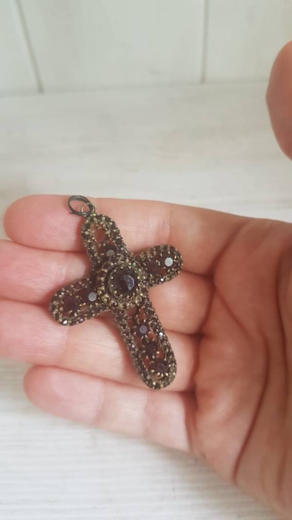 Antiker Shabby Kreuzanhänger von PatinaLivingDE