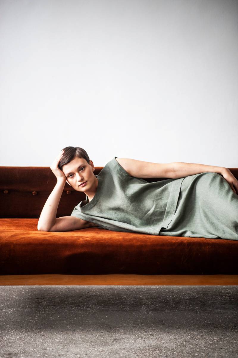 Ärmelloses Leinenkleid, Midi-Leinenkleid in A-Linie, Mittellanges Leinenkleid Mit Rundhalsausschnitt - Harmony von PatisLine