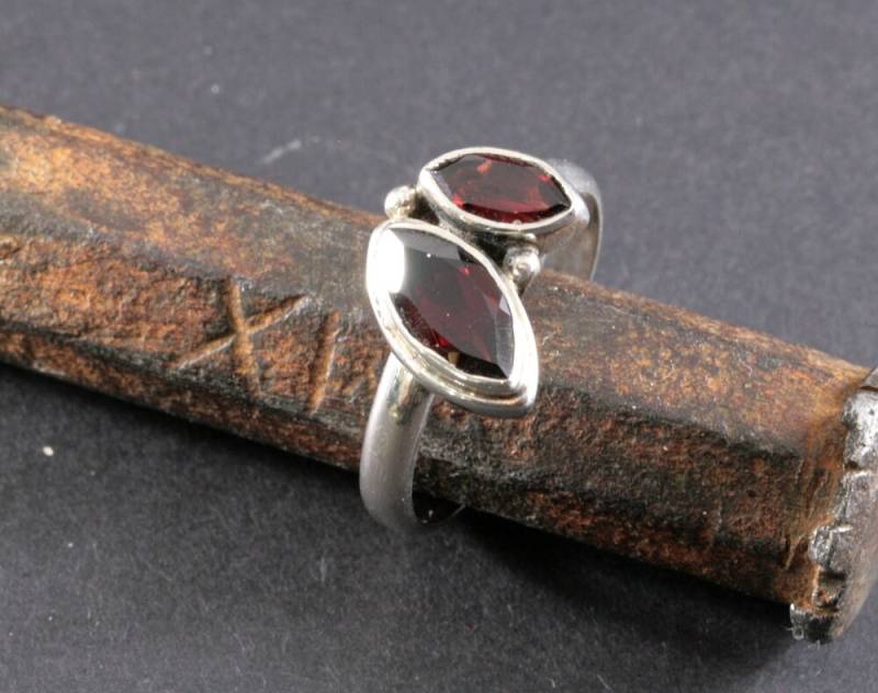 925 Sterling Silver Ring With Garnet 925 Sterling Silver Ring With Garnet von Patmoo