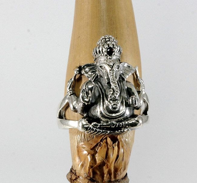 Lord Ganesh, Ring, 925 Sterling Silver With A Small Ruby Lord Ganesh, Ring, 925 Sterling Silver With A Small Ruby von Patmoo
