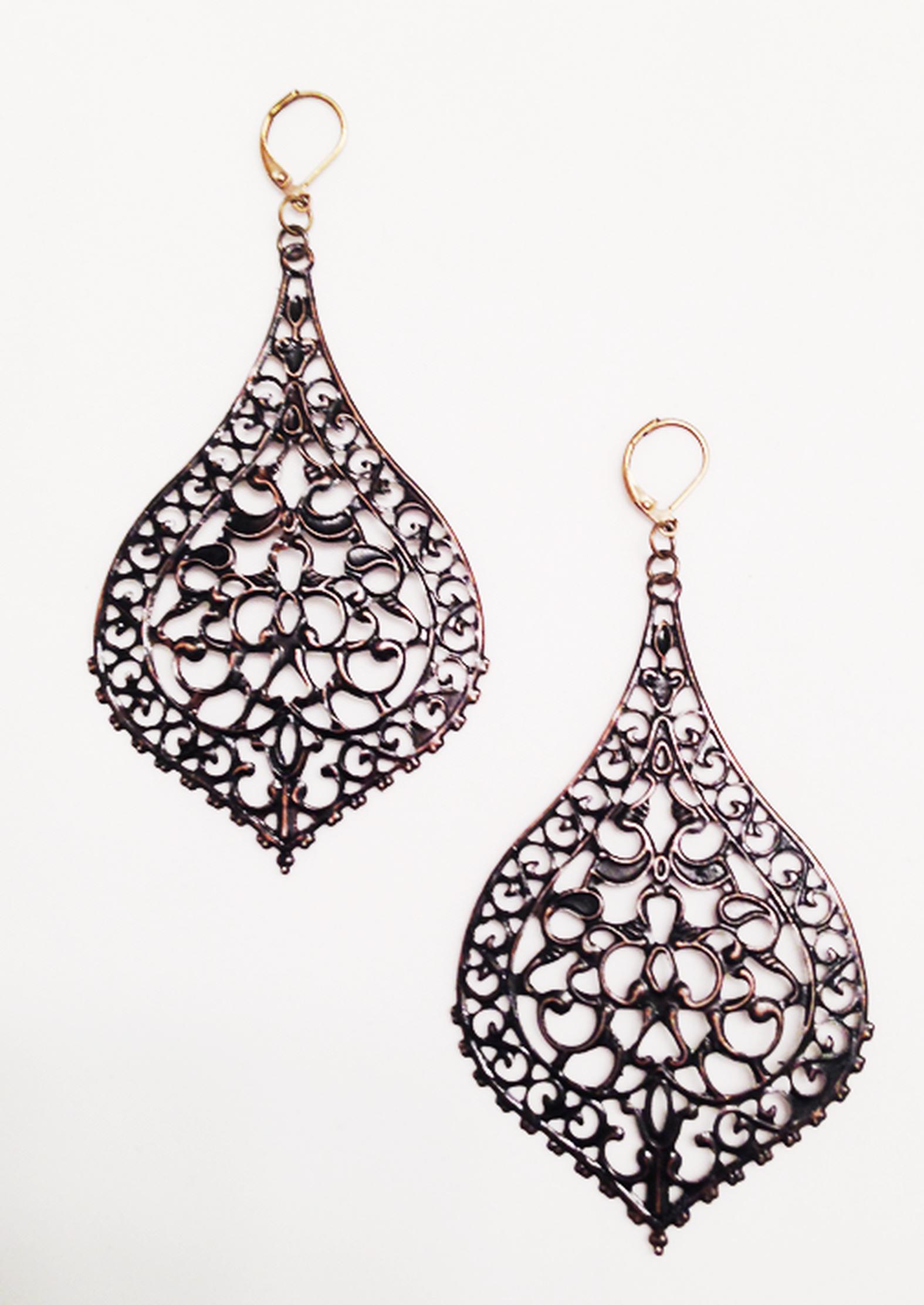 Schwarz Kupfer Filigrane Teardrop Ohrringe, Boho Spitze von PatriciaBoweDesigns