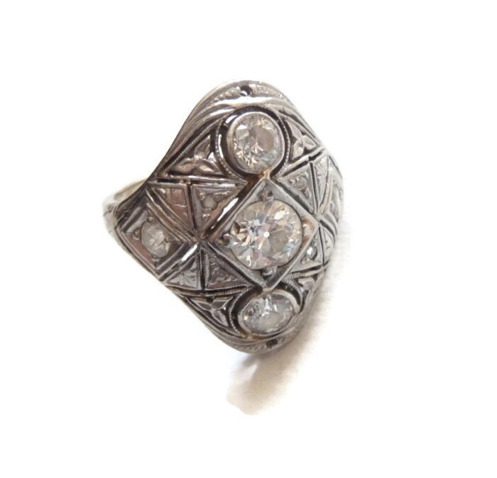 Art Deco Platinum Diamantring von PatriciaCohn