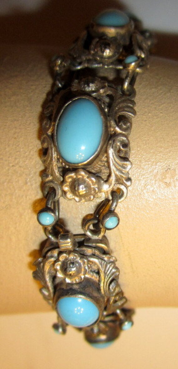 Antikes Armband, Aufwendig Gestaltet Auf Silber Mit Türkis-Glas-Cabochon-steinen, Punziert-Ungarn von PatriciaJon