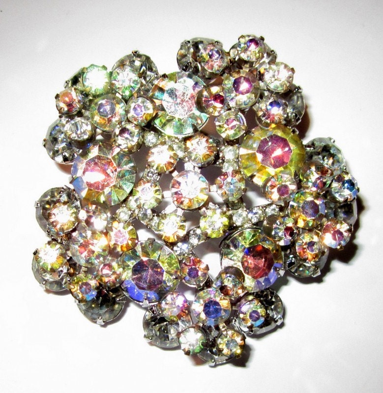 Substantielle Und Beeindruckende 1960 Vintage Aurora Borealis Brosche von PatriciaJon