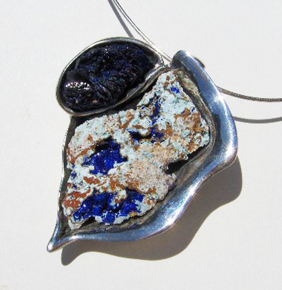 Azurit in Chalcoalumite Mit Kristallen Silber Anhänger Handarbeit von PatricianCrystals
