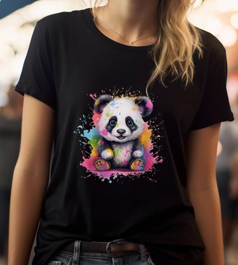 Panda T-Shirt "Kleiner Mit Farbspritzern- Unisex Shirt - Passend in Frühling Und Sommer Süßes Geschenk Für Frau Mann von PatrickSchroederArt