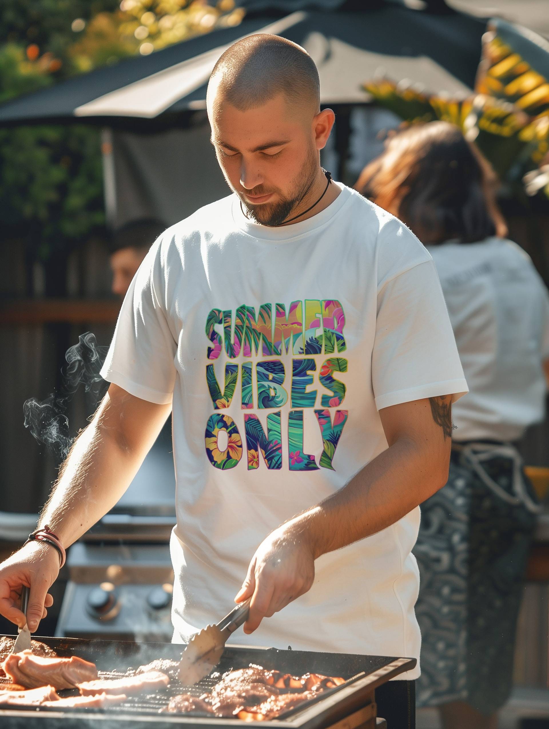 Sommer Shirt "Summer Vibes Only", Trendy Unisex T-Shirt, Geschenk Für Männer Und Frauen von PatrickSchroederArt