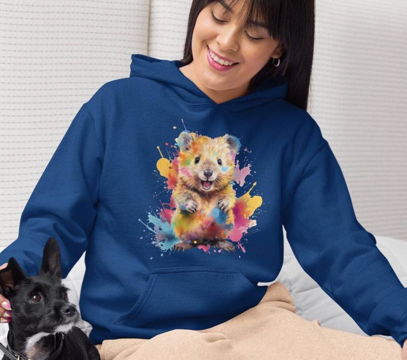 Tier Hoodie „Lachendes Quokka Mit Farbklecksen" - Unisex Pullover Kapuzenpullover Für Frau Und Mann Schwarz, Navy, Weiß, Oder Rot von PatrickSchroederArt