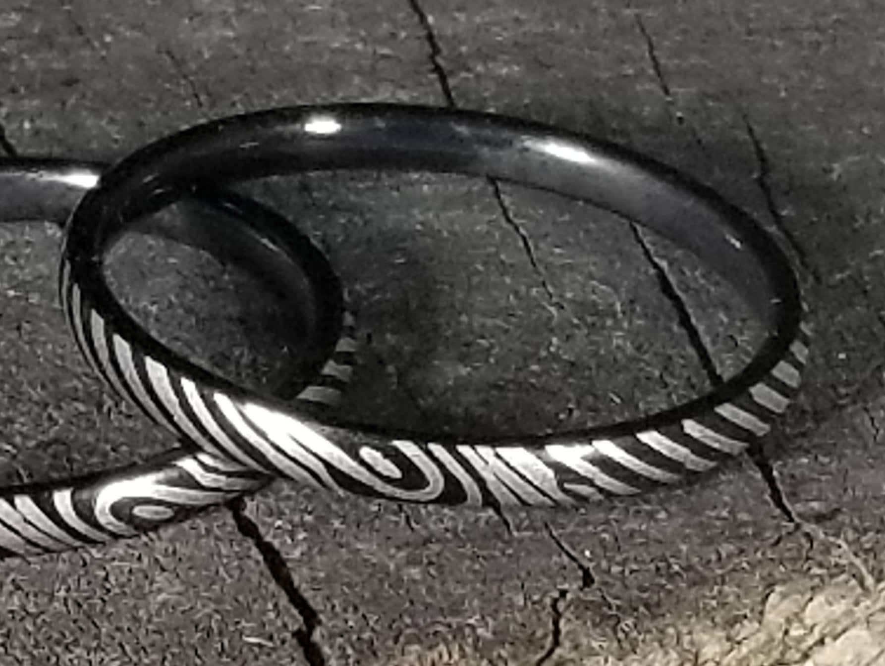 2 Mm Schwarz Damaszener Stil Titan | Hypoallergen | Dünne Eheringe, Daumenringe, Verlobungsringe, Stapelringe Us 5-14 von PatriotCoinRing