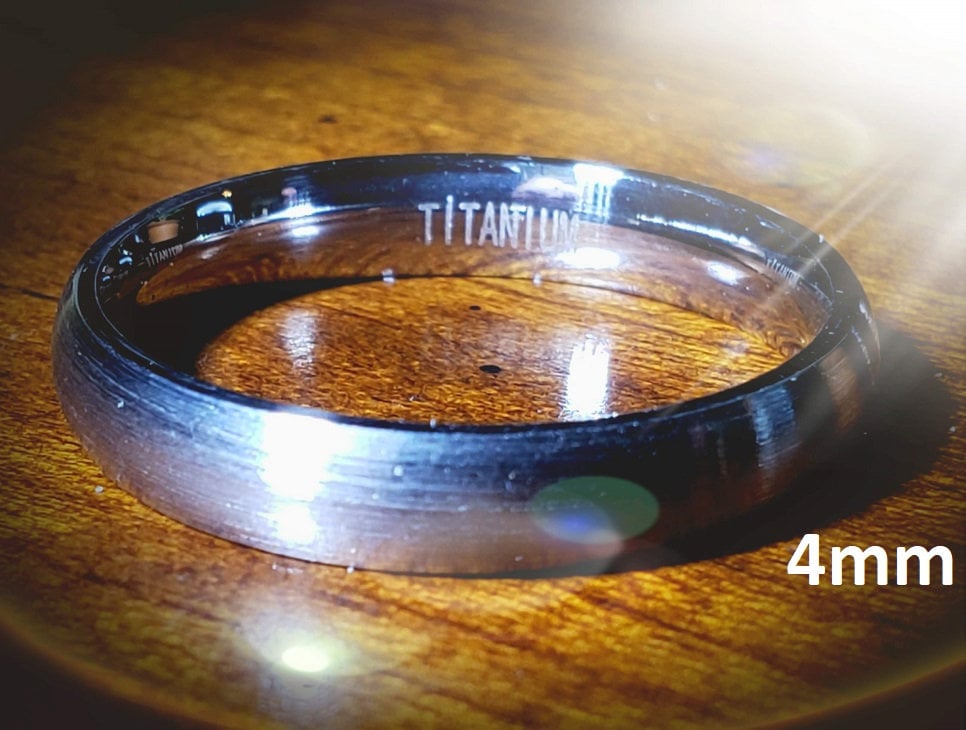 4mm Titan Kuppel | Männer, Frau, Unisex Ehering Natürlich Grau Gebürstet Äußere & Glatt Poliert Inner Band-Comfort Fit Style2 4mm Titan Kuppel | Männer, Frau, Unisex Ehering Natürlich Grau Gebürstet Äußere & Glatt Poliert Inner Band-Comfort Fit Style2 von PatriotCoinRing