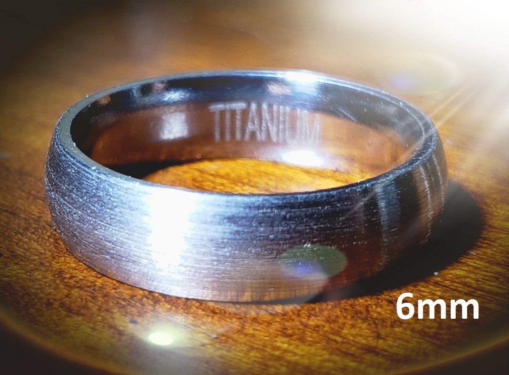 6mm Titanium Dome | Männer, Frauen, Unisex Hochzeitsring Natürliches Grau Gebürstet Äußere & Glatt Polierte Innere Band -Comfort Fit Style2 6mm Titanium Dome | Männer, Frauen, Unisex Hochzeitsring Natürliches Grau Gebürstet Äußere & Glatt Polierte Innere Band -Comfort Fit Style2 von PatriotCoinRing