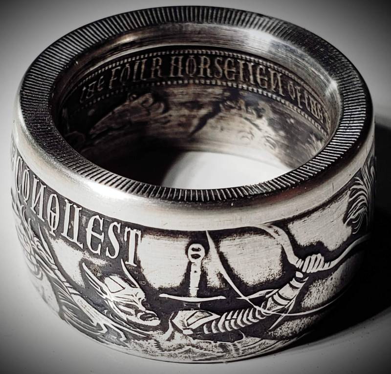 Limitierte Auflage "Das Weiße Pferd Der Eroberung Aus Serie "Die Vier Reiter Apokalypse" 999 Silber Ring | 1 Unze Silber" von PatriotCoinRing