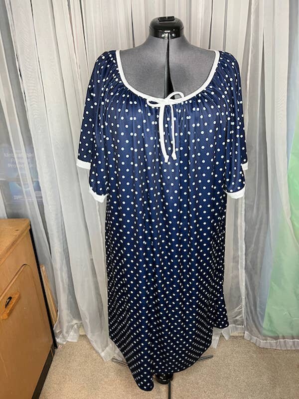 Vintage Hauskleid Tummeln Polkadot Marine Weiß von Patternup