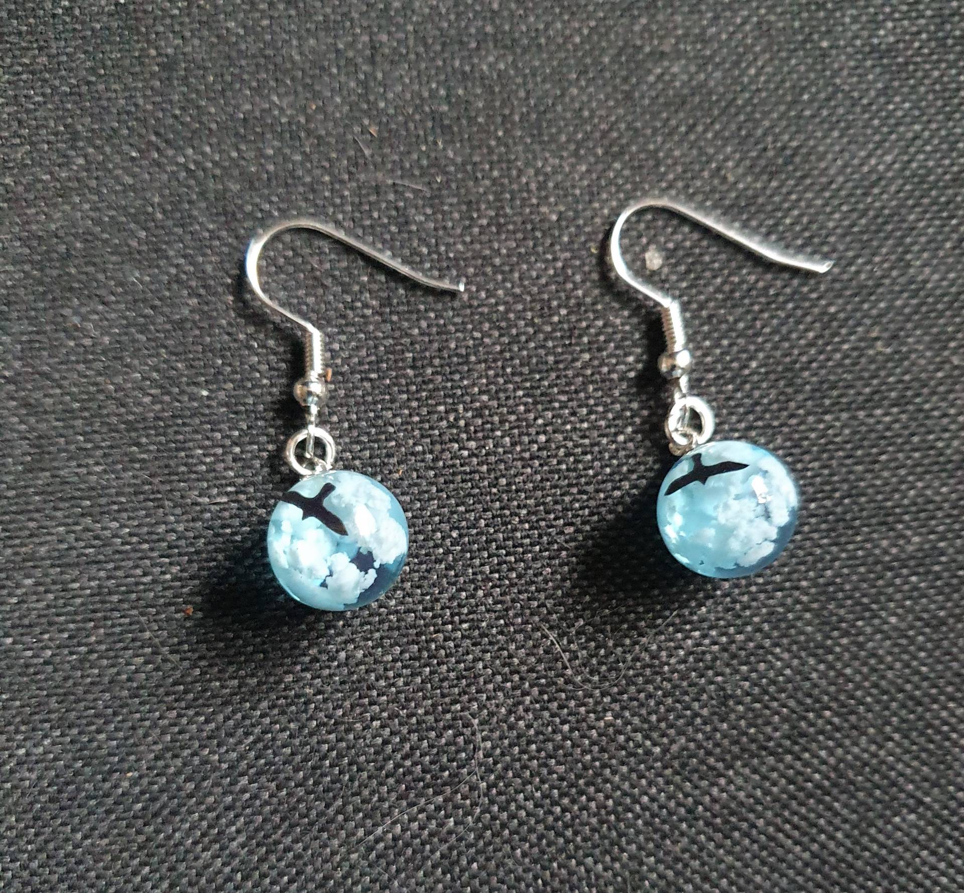 Ohrringe Ohrhaken Ohrhänger Kugel Hellblau Mit Vogeldruck Resin - Handarbeit Ohrringe Ohrhaken Ohrhänger Kugel Hellblau Mit Vogeldruck Resin - Handarbeit von PattysKartenwelt
