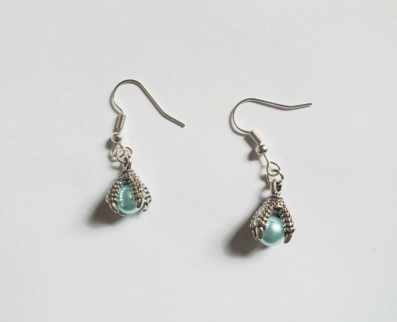 Ohrrringe Ohrhaken Ohrhänger Kralle/ Adlerkralle Mit Perle Hellblau - Handarbeit von PattysKartenwelt