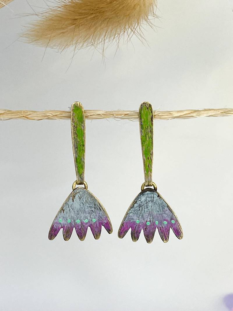 Bunte Handgefertigte Messing Ohrringe - Handbemalt, Leichte Sommer Einzigartiger Schmuck Für Damen von PaulaDartingAtelier