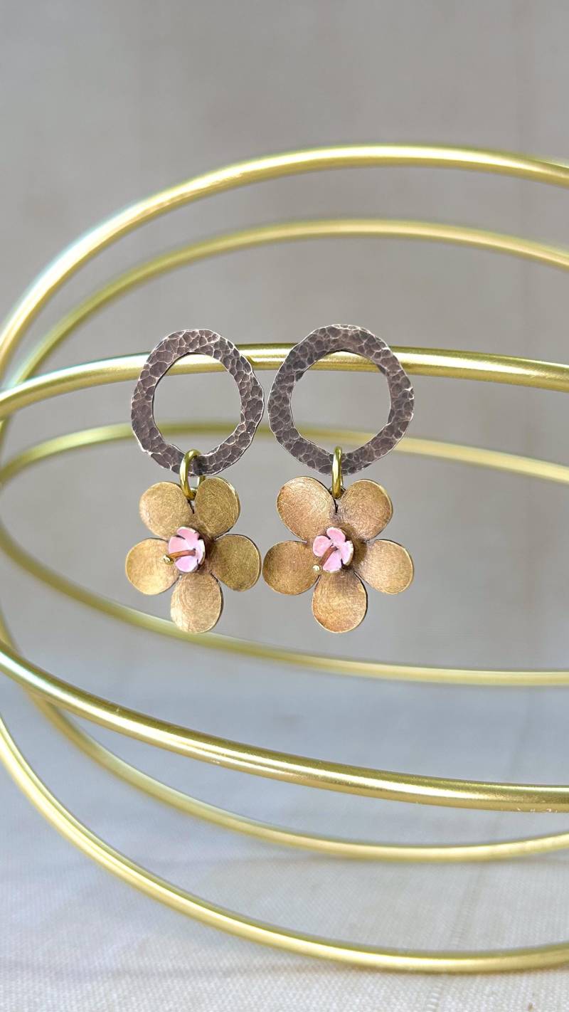 925 Silber Ohrringe Kirschblüte Handgearbeitet Messing Schmuck Blüten Damen von PaulaDartingAtelier