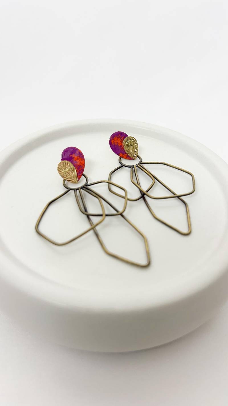 Moderne Handgefertigte Ohrringe. Bunt - Einzigartige Leichte Statement Ohrschmuck Für Damen von PaulaDartingAtelier