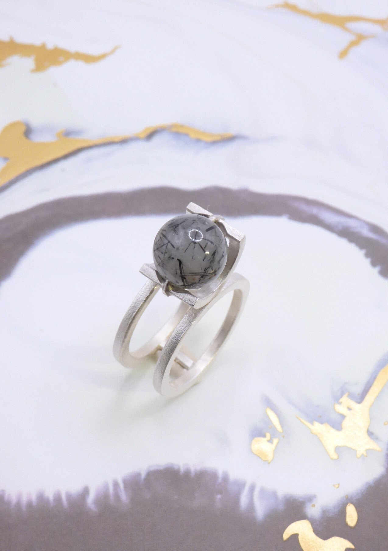 Silber Ring Mit Schwarzem Rutilquarz - Einzigartiger Unikat Schmuck, Handgemacht, Besonderes Geschenk Für Damen & Herren Silber Ring Mit Schwarzem Rutilquarz - Einzigartiger Unikat Schmuck, Handgemacht, Besonderes Geschenk Für Damen & Herren von PaulaDartingAtelier
