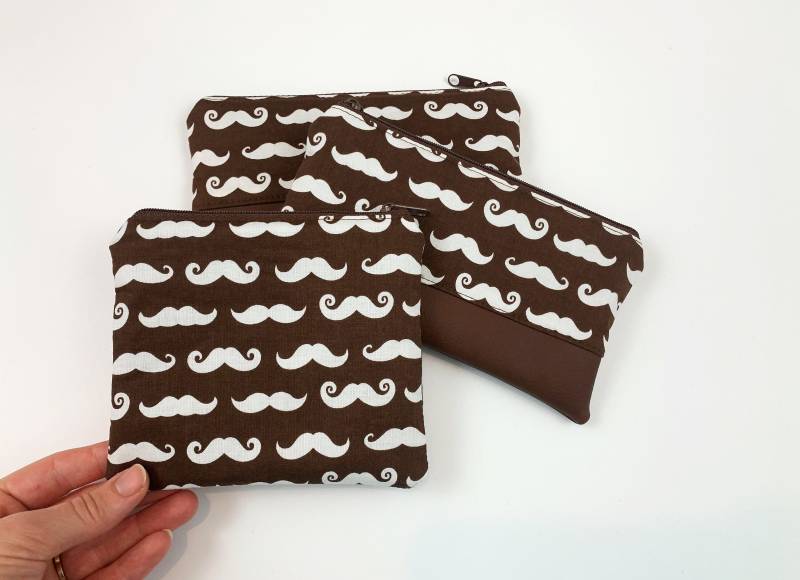 Kleine Kosmetiktaschen Mit Schnurbärten Dunkelbraun, Kleines Geschenk Für Männer Kleine Kosmetiktaschen Mit Schnurbärten Dunkelbraun, Kleines Geschenk Für Männer von PaulaRosaHandmade