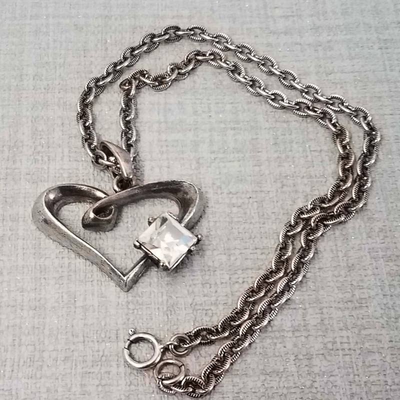 Christian Lacroix Anhänger, Silbernes Metallherz, Paulette Vintage-Schmuck von PauletteVintage