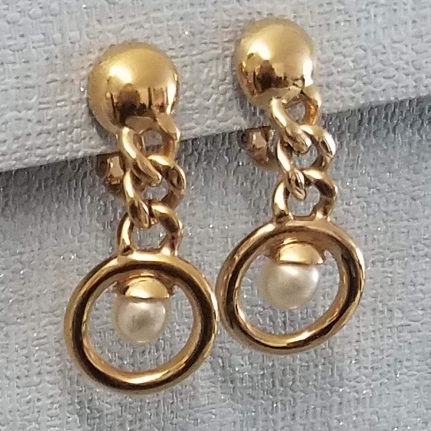 Ohrclips, Nina Ricci, Goldmetall Mit Perle, Paulettevintage-Schmuck Ohrclips, Nina Ricci, Goldmetall Mit Perle, Paulettevintage-Schmuck von PauletteVintage