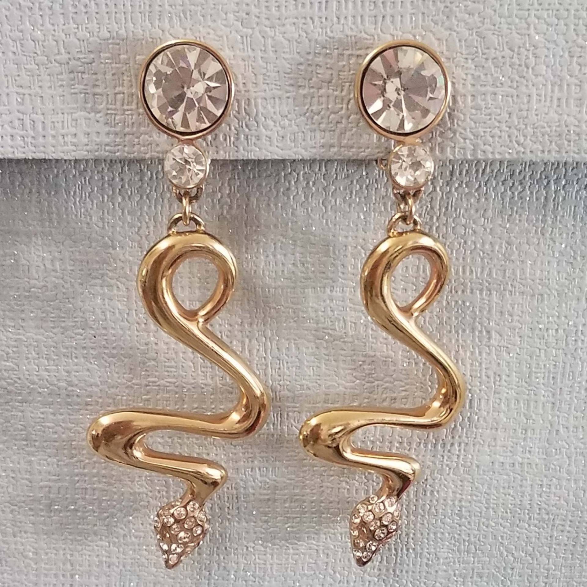 Vergoldete Ohrringe Von Jean Louis Scherrer Paulettejewelry Vergoldete Ohrringe Von Jean Louis Scherrer Paulettejewelry von PauletteVintage