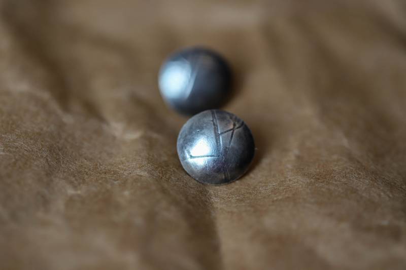 Allergikerfreundliche Ohrstecker Mit Gewalztem Pflanzenabdruck in Gewölbtem 935Er Echtsilber von PaulineLevesqueShop