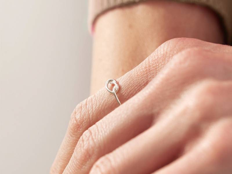 Handgemachter Knotenring in 14K Gold Filled - Sterlingsilber Infinity Ring Handmade Der Schweiz von PaulineMathilde