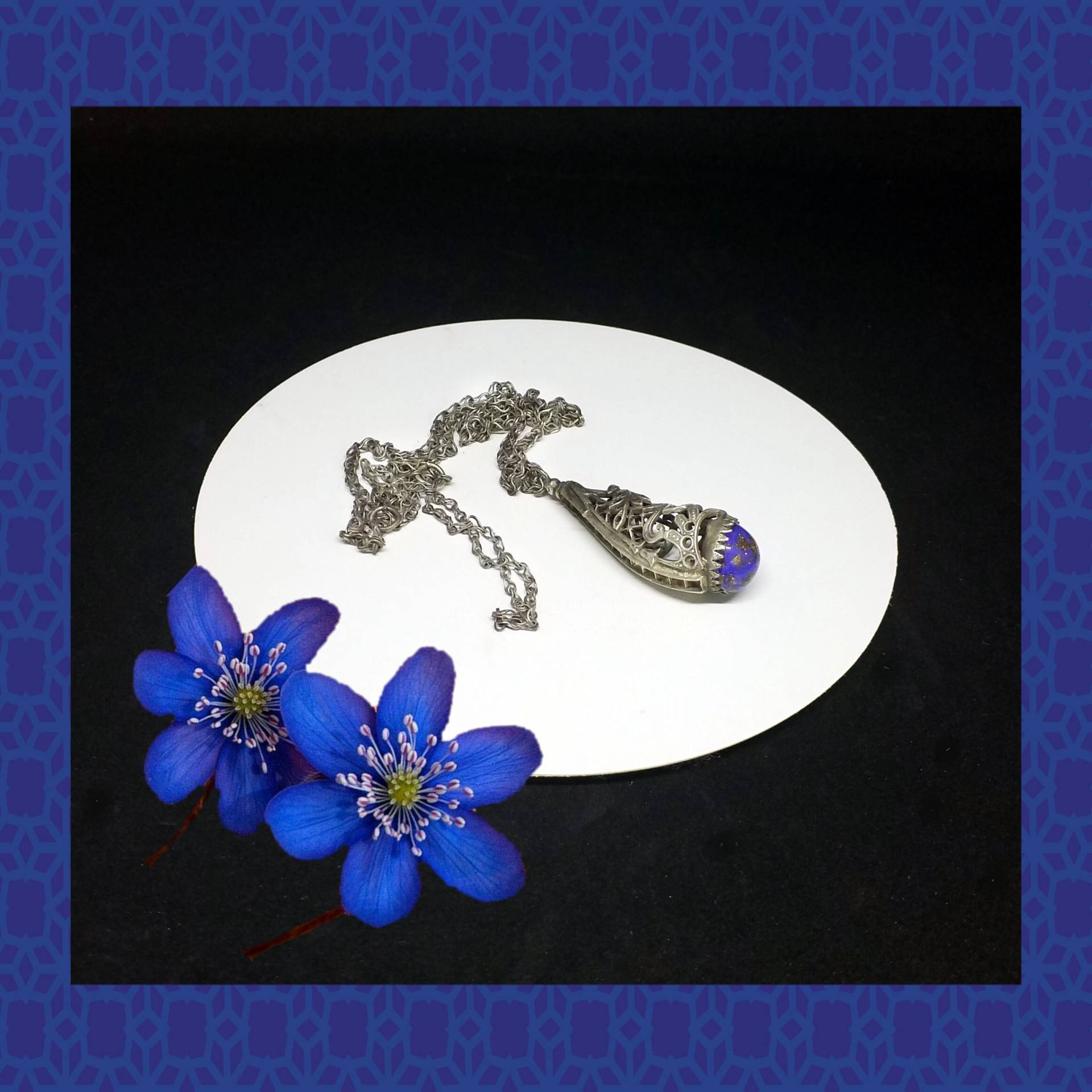 Vintage Silber Filigrane Anhänger Mit Blau Cabochon - 76 cm Kette Vintage Silber Filigrane Anhänger Mit Blau Cabochon - 76 cm Kette von PawhillTreasures