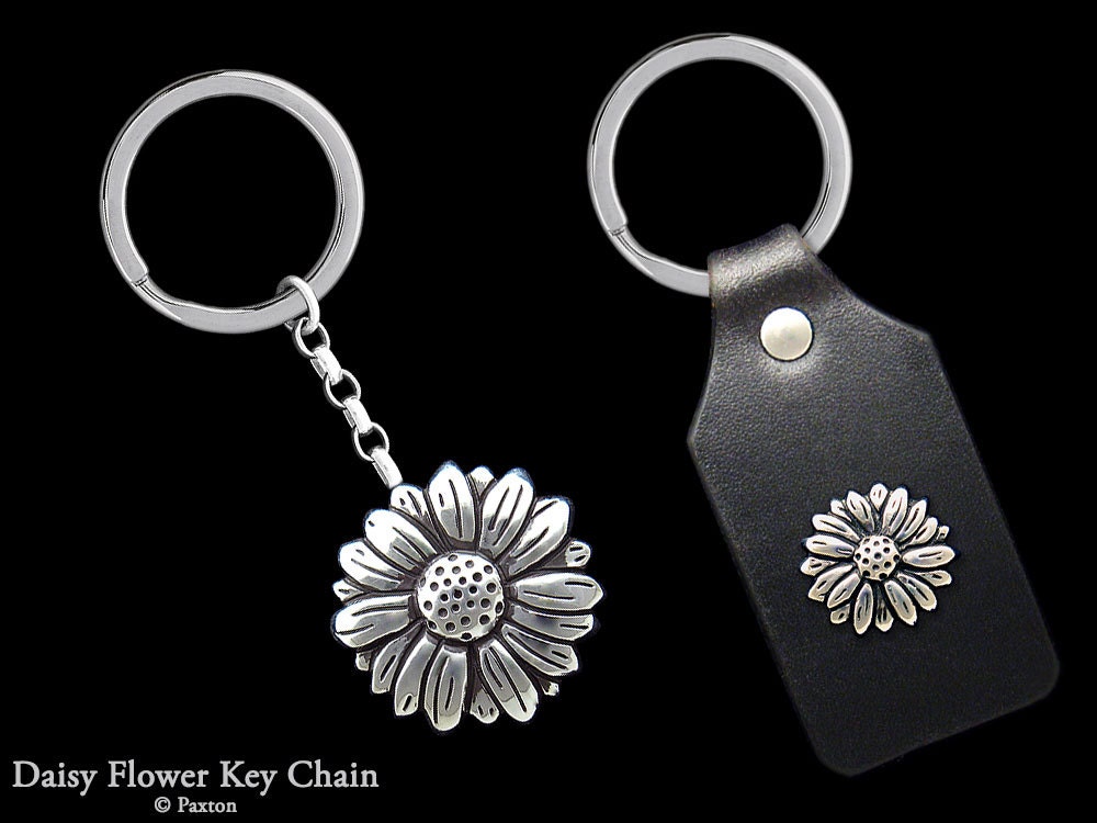 Daisy Flower Schlüsselanhänger/Keyring Alle Sterling Silber Oder Gänseblümchen Auf Echtleder von PaxtonJewelry