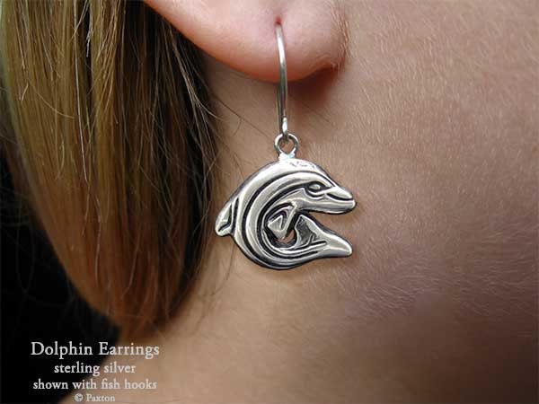 Delfin Ohrringe Sterling Silber Hand Geschnitzt & Gegossen Fischhaken Oder Post von PaxtonJewelry