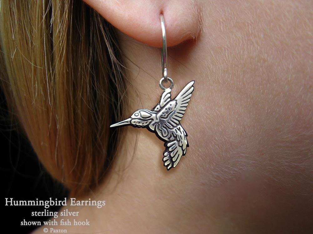 Kolibri Ohrringe Sterling Silber Hand Geschnitzt & Gegossen Fisch Haken Oder Post von PaxtonJewelry