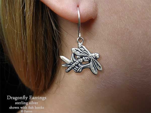 Libelle Ohrringe Sterling Silber Hand Geschnitzt & Gegossen Fisch Haken Oder Post von PaxtonJewelry