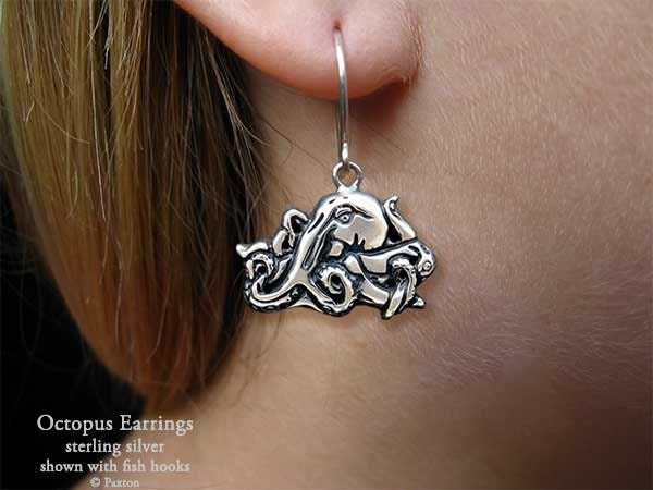 Octopus Ohrringe Sterling Silber Hand Geschnitzt & Gegossen Fischhaken Oder Post von PaxtonJewelry