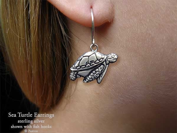 Sea Schildkröte Ohrringe Sterling Silber Hand Geschnitzt & Gegossen Fisch Haken Oder Post von PaxtonJewelry