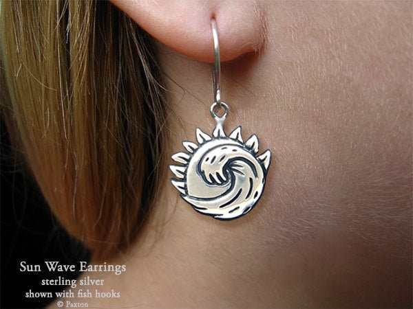 Sun Wave Ohrringe Sterling Silber Hand Carved & Cast Fisch-Haken Oder Post Ocean von PaxtonJewelry