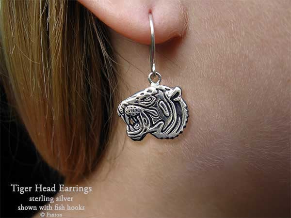 Tigerkopf Ohrringe Sterling Silber Hand Geschnitzt & Gegossen Fischhaken Oder Post von PaxtonJewelry