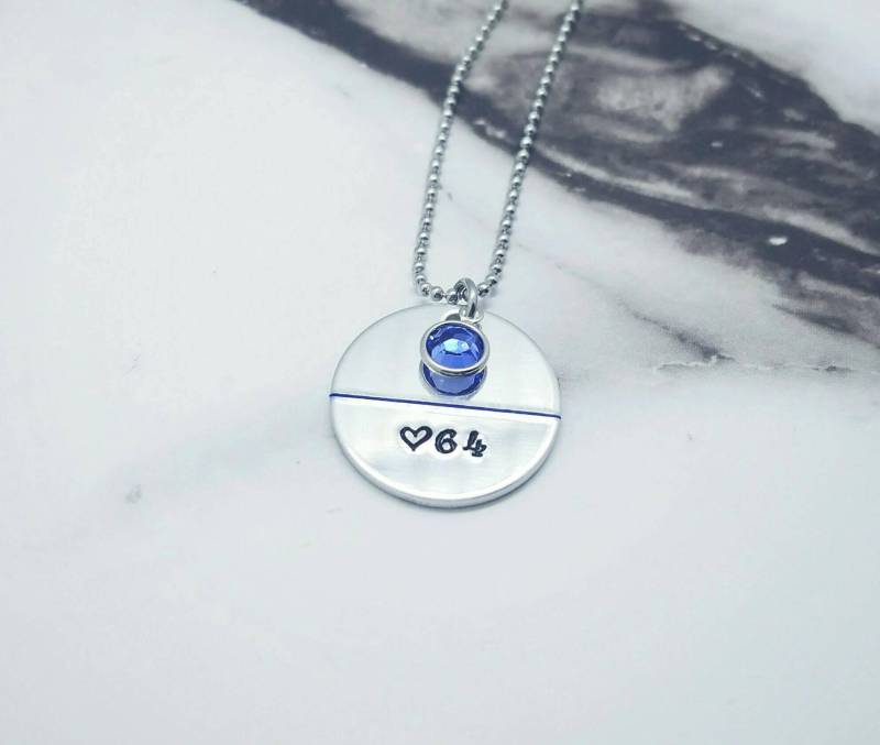 Blaue Linie Polizeifrauen-Halskette Handgestempeltes Personalisiertes Herz, Swarovski-Kristall von PaytonLeighTreasures