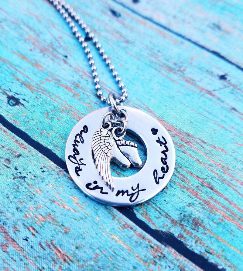 Immer in Meinem Herzen Halskette Baby Füße, Engel Flügel Sympathie Geschenk von PaytonLeighTreasures