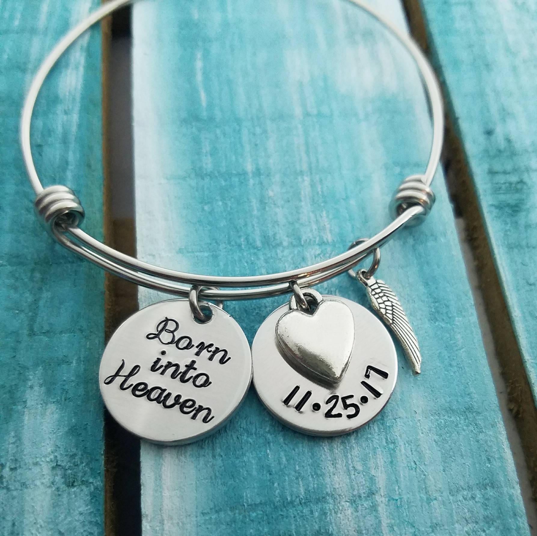 Fehlgeburt Geschenk - Totgeburt Baby Gedenkschmuck Verstellbarer Armreif Handgestempelter Schmuck in Den Himmel Geboren Armband von PaytonLeighTreasures