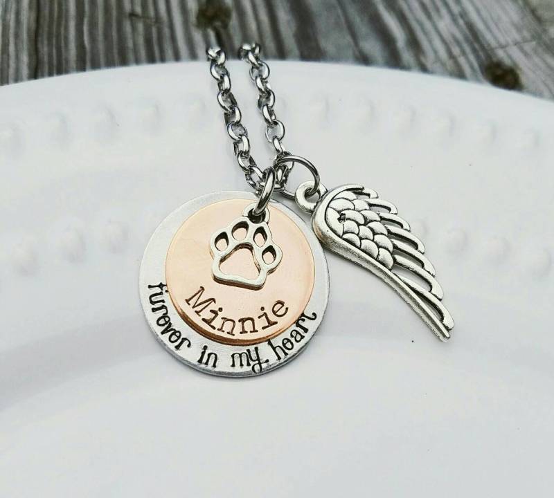 Personalisierte Haustier-Memorial-Halskette Pfotenabdruck & Engelsflügel-Anhänger von PaytonLeighTreasures