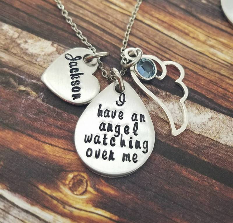 Personalisierte Halskette Engelsflügel, Geburtsstein, Edelstahl von PaytonLeighTreasures