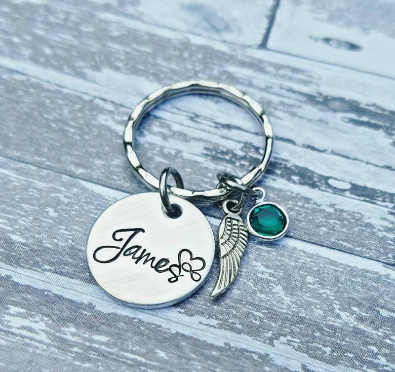 Personalisiertes Armband Unendlichkeits-Herz, Engelsflügel, Geburtsstein von PaytonLeighTreasures