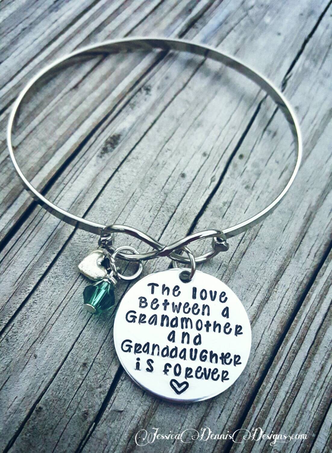 Großmutter-Enkelin-Armband Handgestempelter Edelstahlarmreif, Geburtssteinanhänger von PaytonLeighTreasures