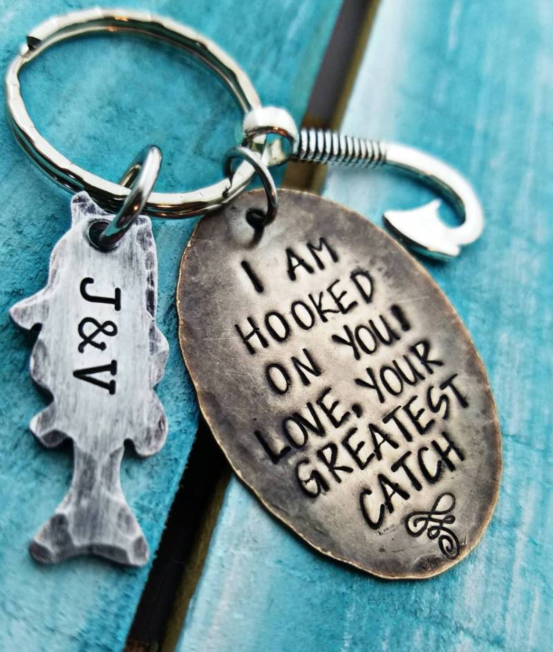 An Dir Eingehakt, Mein Größter Fang - Rustikales Personalisiertes Kerl Geschenk Jubiläum Verlobung Hand Gestempelt Angelhaken Gemischte Metalle von PaytonLeighTreasures