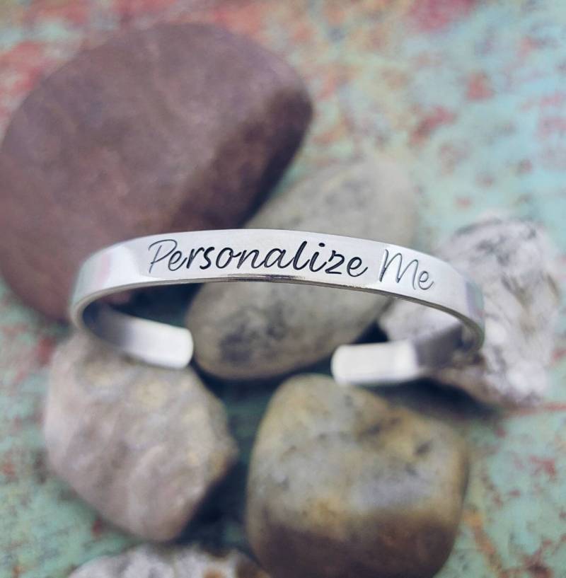 Namensarmband Personalisiertes Manschettenarmband Stiefmutter Geschenk Mutter Der Braut Des Bräutigams Bonus Mama Muttertagsgeschenke Für Sie von PaytonLeighTreasures