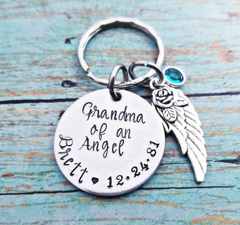 Oma Eines Engels Schlüsselanhänger Personalisiertes Erinnerungs-Andenken Mit Geburtsstein von PaytonLeighTreasures